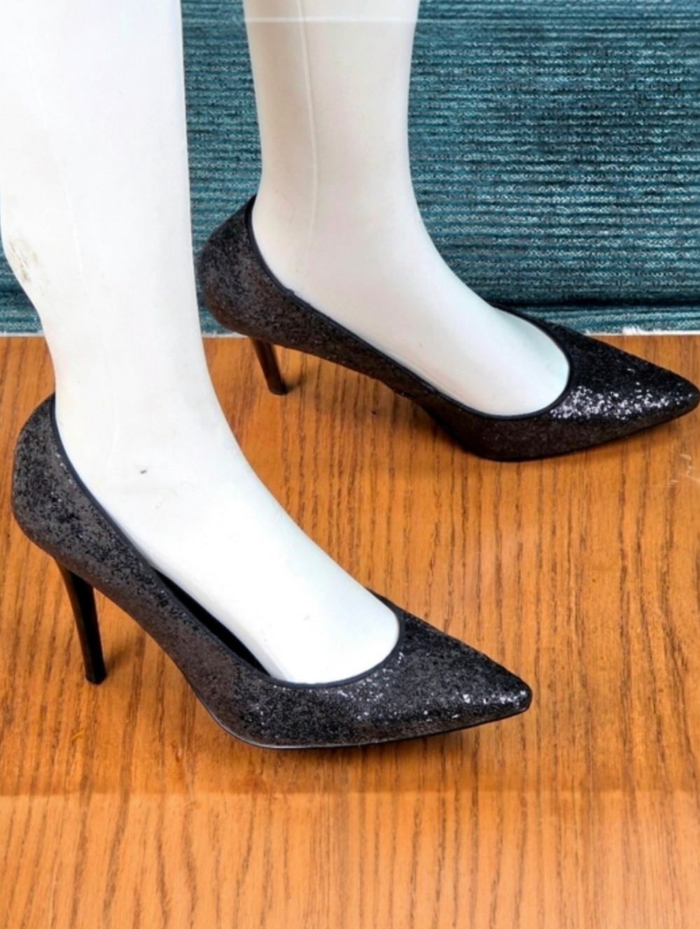 For Kitty Rescue! Guess Black Glitter Stiletto Heel Pumps